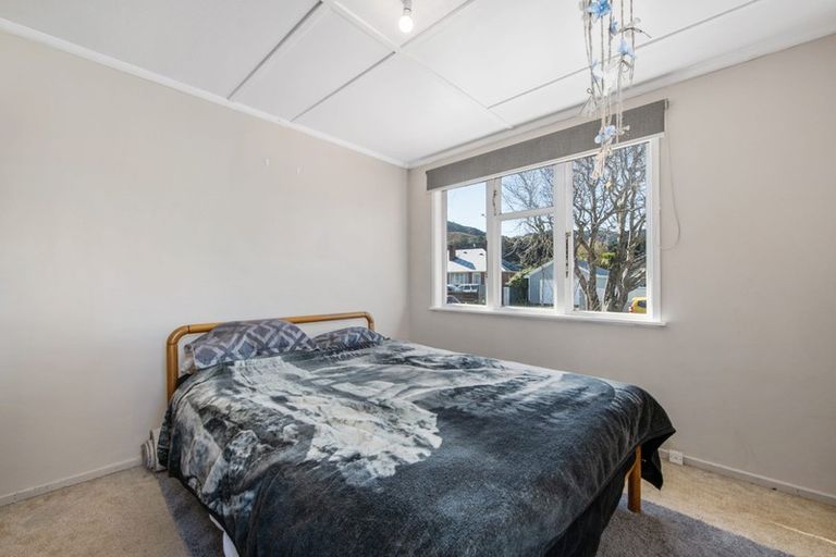 Photo of property in 43 Chapman Crescent, Naenae, Lower Hutt, 5011