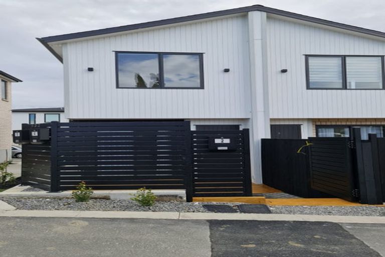 Photo of property in 2/532 Glenfield Road, Glenfield, Auckland, 0629