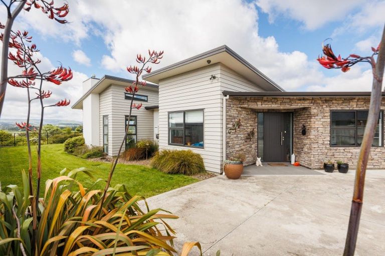 Photo of property in 10 Morocco Terrace, Kelvin Grove, Palmerston North, 4414