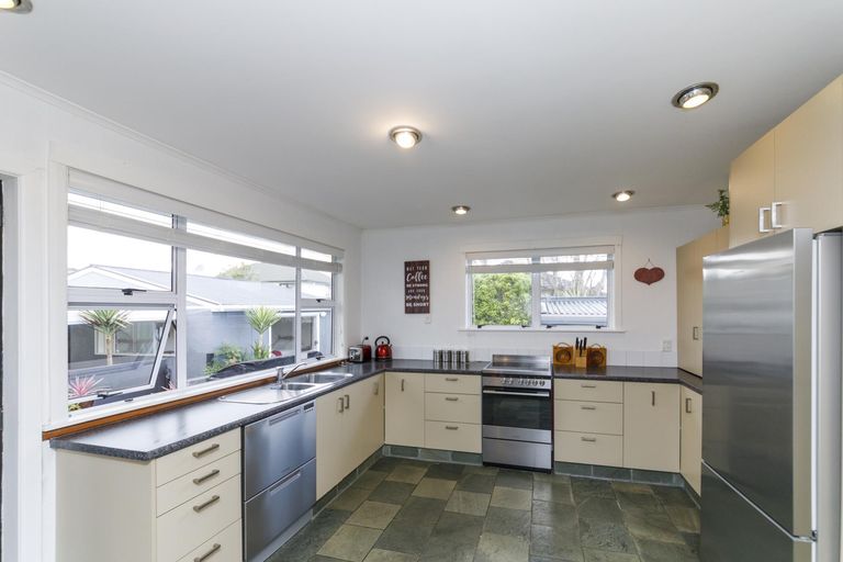 Photo of property in 10 Saint Albans Avenue, Hokowhitu, Palmerston North, 4410