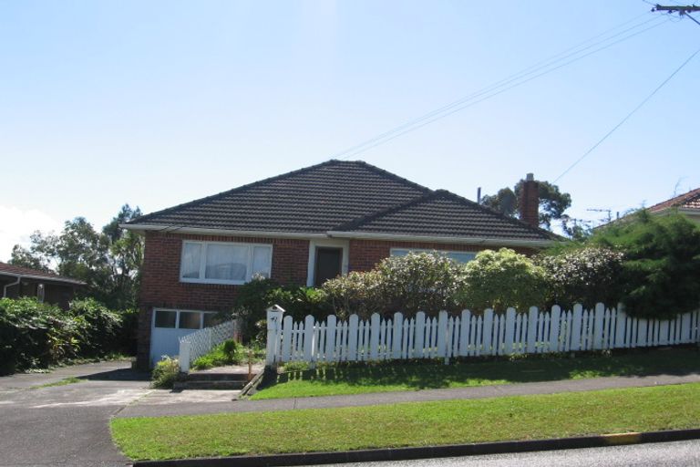 Photo of property in 41 Savoy Road, Glen Eden, Auckland, 0602