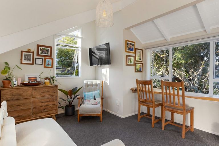 Photo of property in 54 Walton Street, Red Beach, 0932