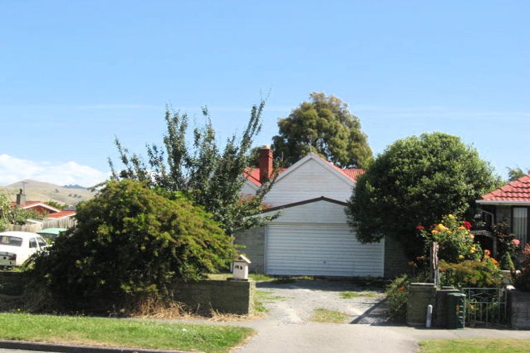 Photo of property in 19 Walcot Street, Bromley, Christchurch, 8062