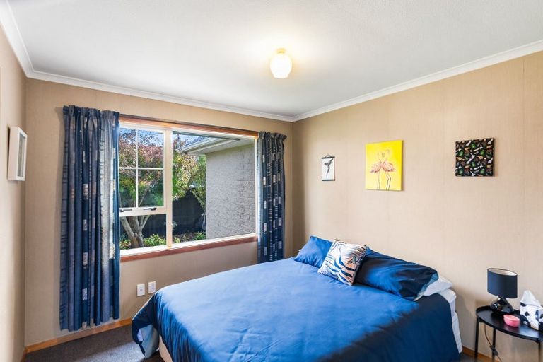 Photo of property in 53 Farquhars Road, Redwood, Christchurch, 8051