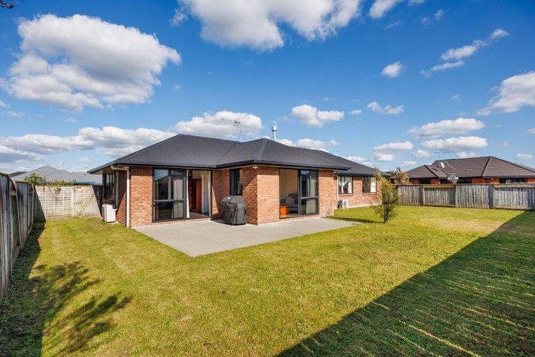 Photo of property in 15 Orlando Way, Kelvin Grove, Palmerston North, 4414
