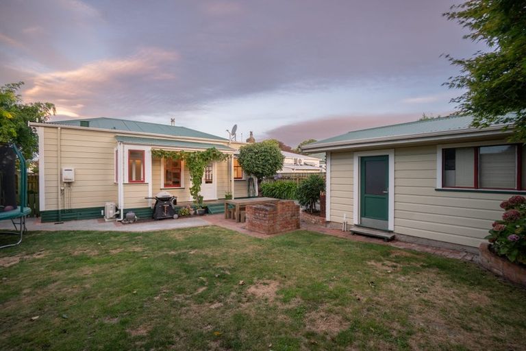 Photo of property in 46 Lombard Street, Palmerston North, 4410