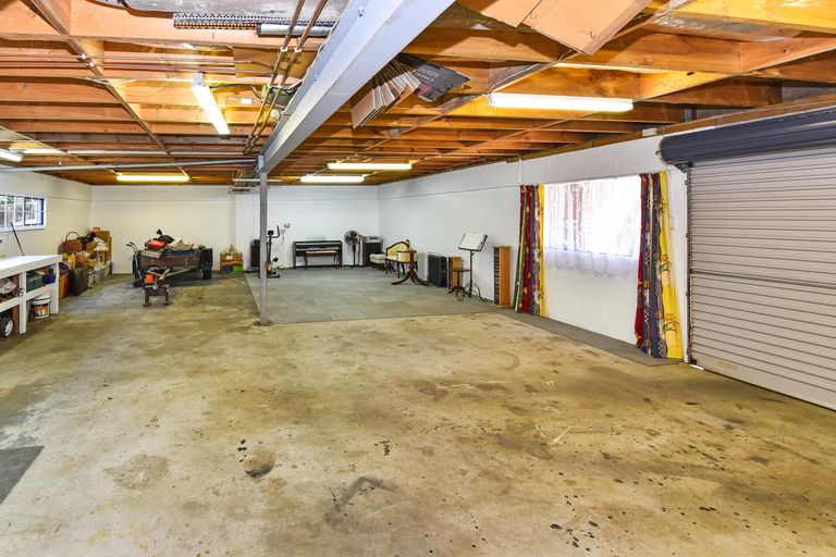 Photo of property in 6 Gleneagles Grove, Wattle Downs, Auckland, 2103