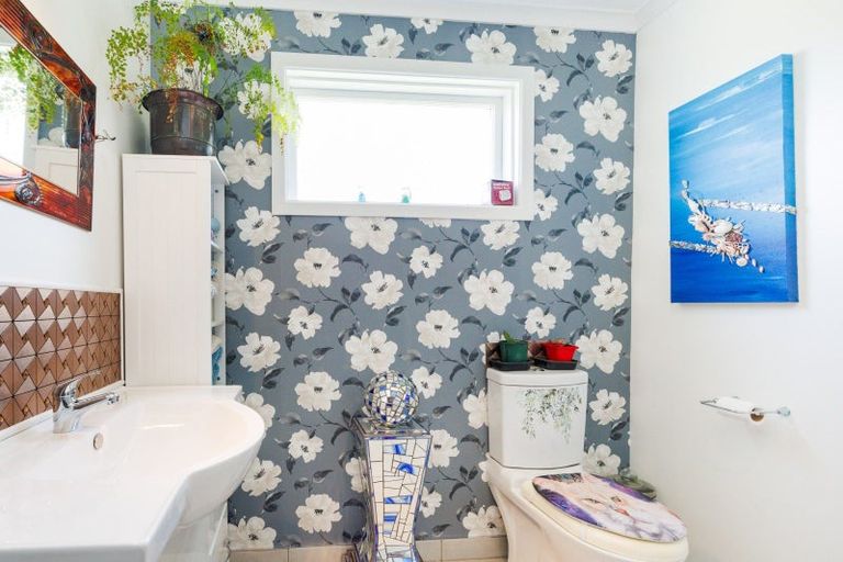 Photo of property in 23 Calico Line, Marton, 4710