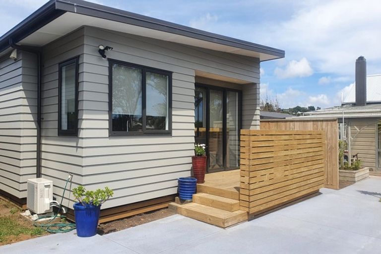 Photo of property in 33 Belt Road, Moturoa, New Plymouth, 4310