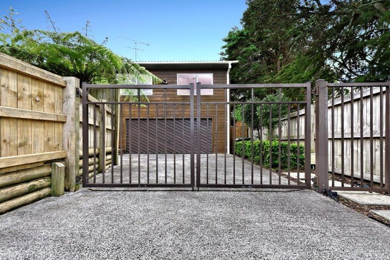 Photo of property in 2/8 Tagor Street, Glen Eden, Auckland, 0602