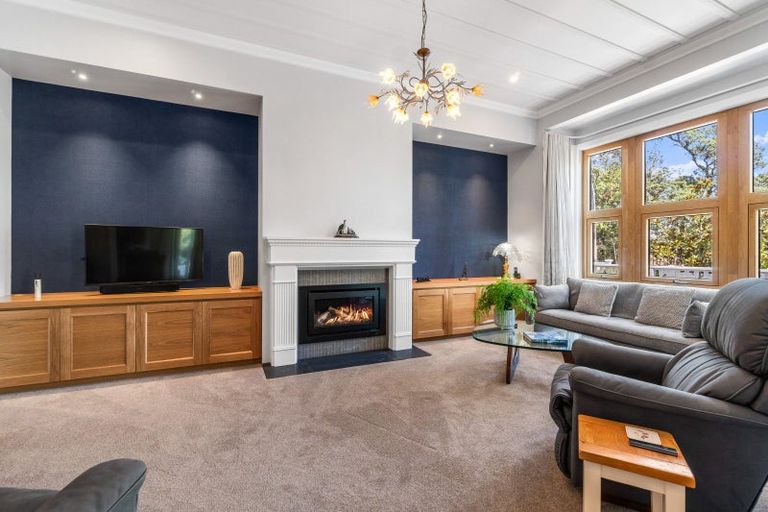 Photo of property in 48 Stanley Point Road, Stanley Point, Auckland, 0624