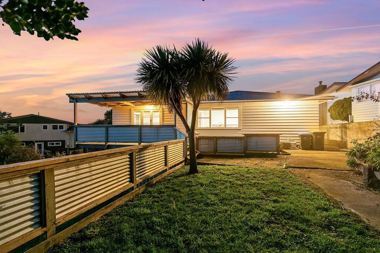 Photo of property in 48 Ernest Street, Ranui, Porirua, 5024