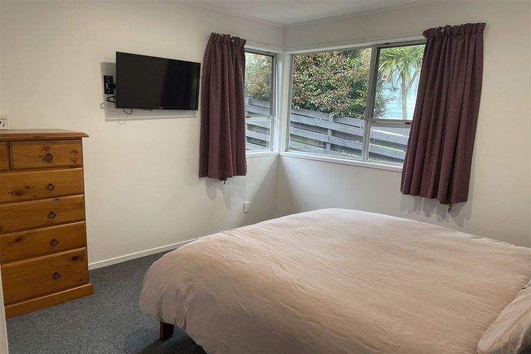 Photo of property in 1/21 Contessa Drive, Glenfield, Auckland, 0629