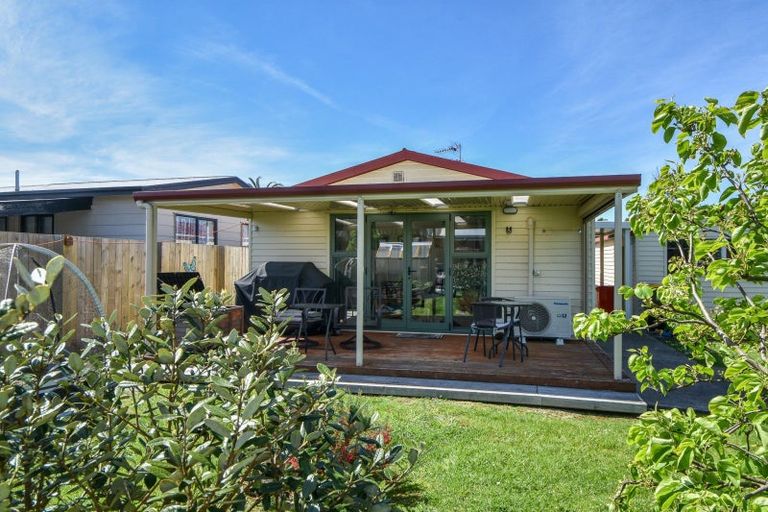 Photo of property in 6 Kupe Drive, Carterton, 5713