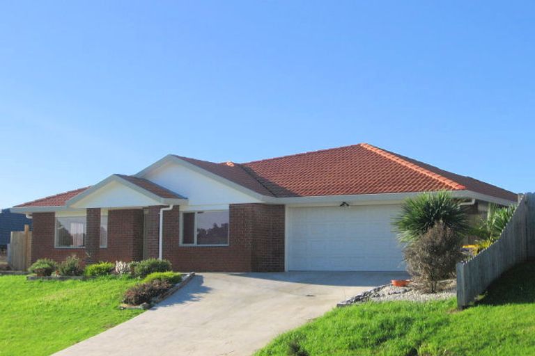 Photo of property in 18 Fleetwood Drive, Henderson, Auckland, 0612
