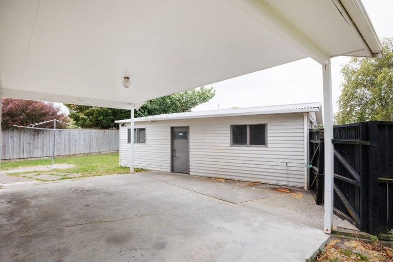 Photo of property in 33 Rhodes Drive, Kelvin Grove, Palmerston North, 4414