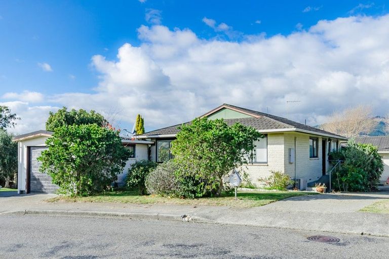 Photo of property in 10a Pohutukawa Crescent, Raumati Beach, Paraparaumu, 5032