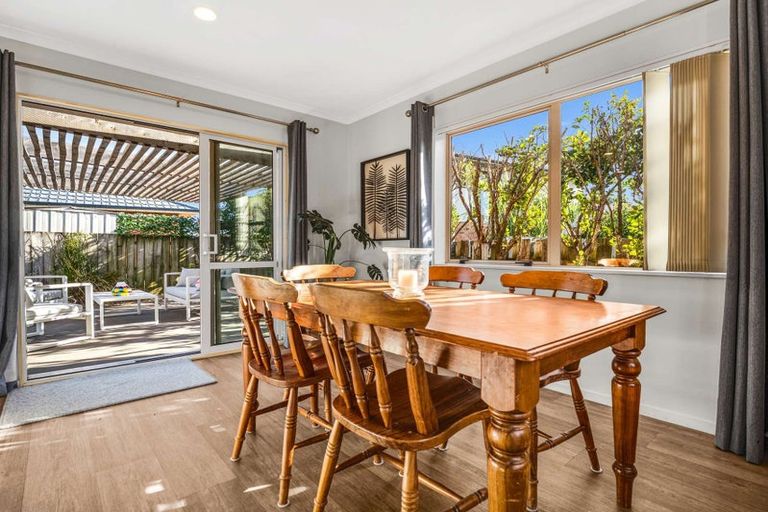 Photo of property in 36 Mandalay Place, Waiuku, 2123