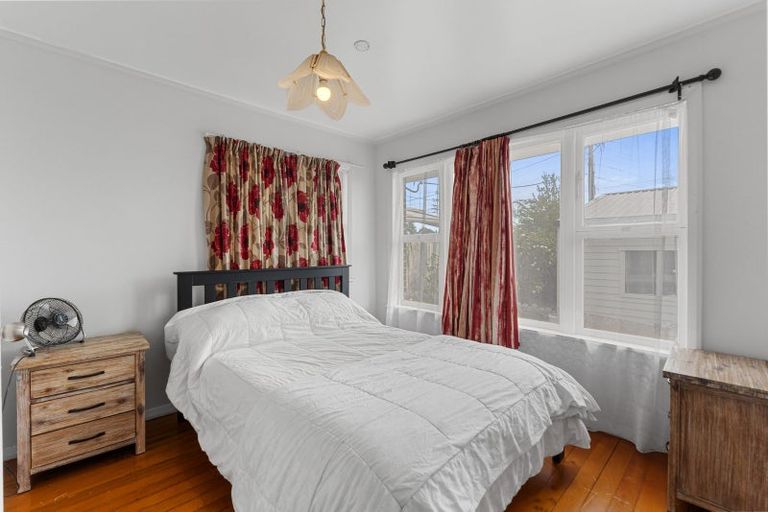 Photo of property in 10 Brains Road, Kelston, Auckland, 0602