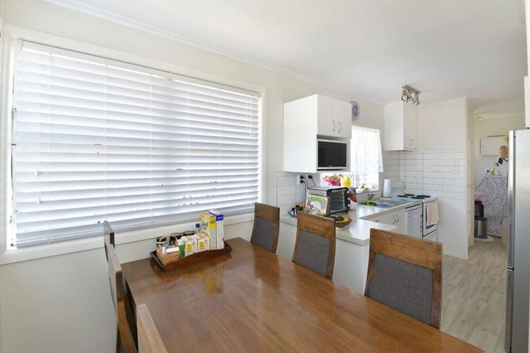 Photo of property in 1/11 Merton Avenue, Glenfield, Auckland, 0627