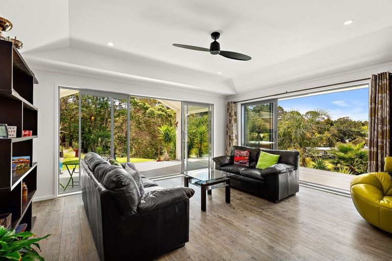 Photo of property in 3b Hobbs Road, Matakatia, Whangaparaoa, 0930