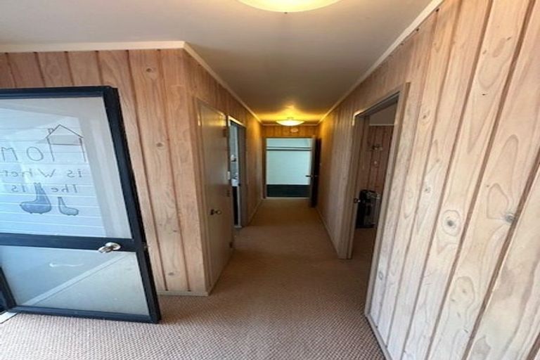 Photo of property in 1/4 Westpark Drive, West Harbour, Auckland, 0618