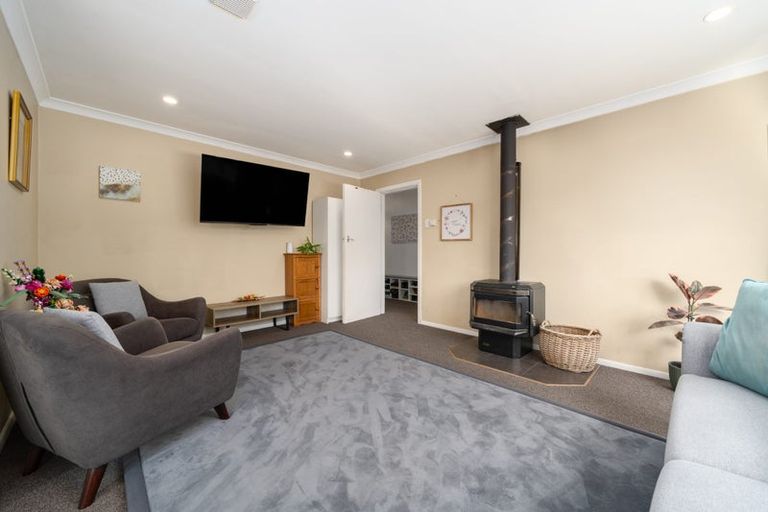 Photo of property in 38 Hine Road, Wainuiomata, Lower Hutt, 5014