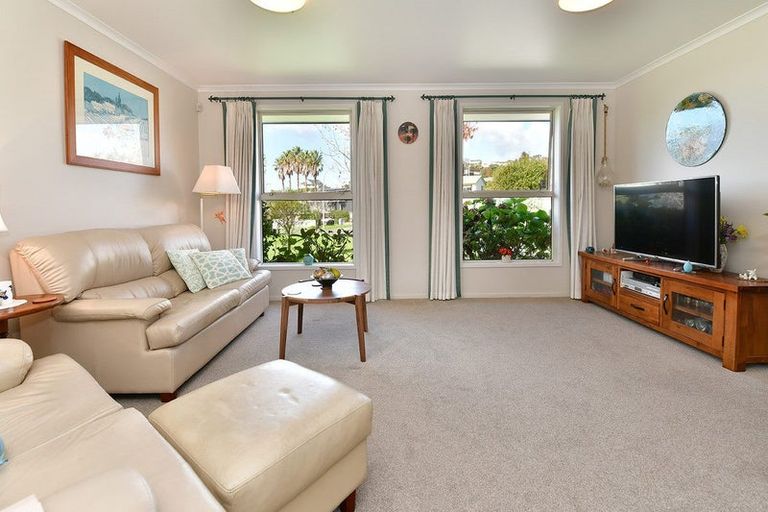 Photo of property in 9 Robinia Place, Snells Beach, 0920