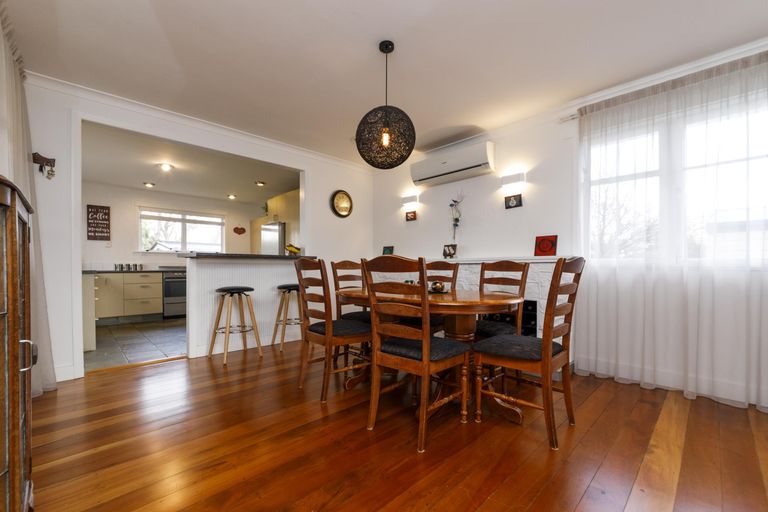 Photo of property in 10 Saint Albans Avenue, Hokowhitu, Palmerston North, 4410