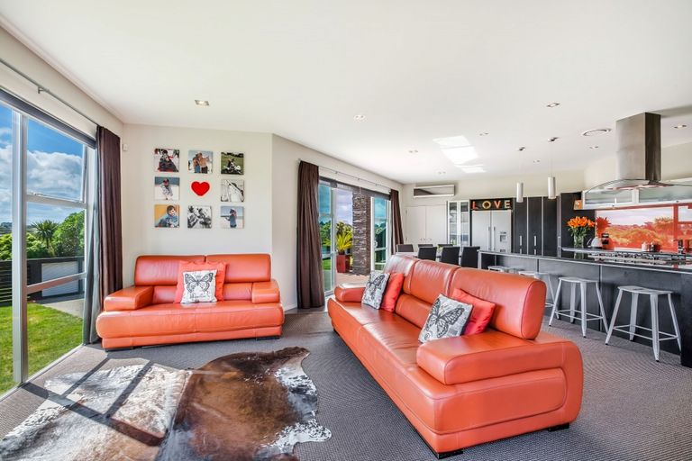 Photo of property in 28 Stranraer Crescent, Wattle Downs, Auckland, 2103