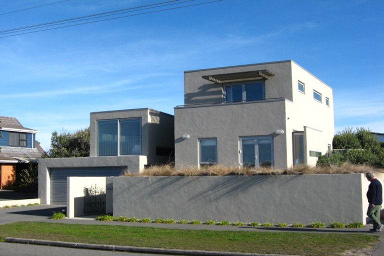 Photo of property in 326 Marine Parade, New Brighton, Christchurch, 8061