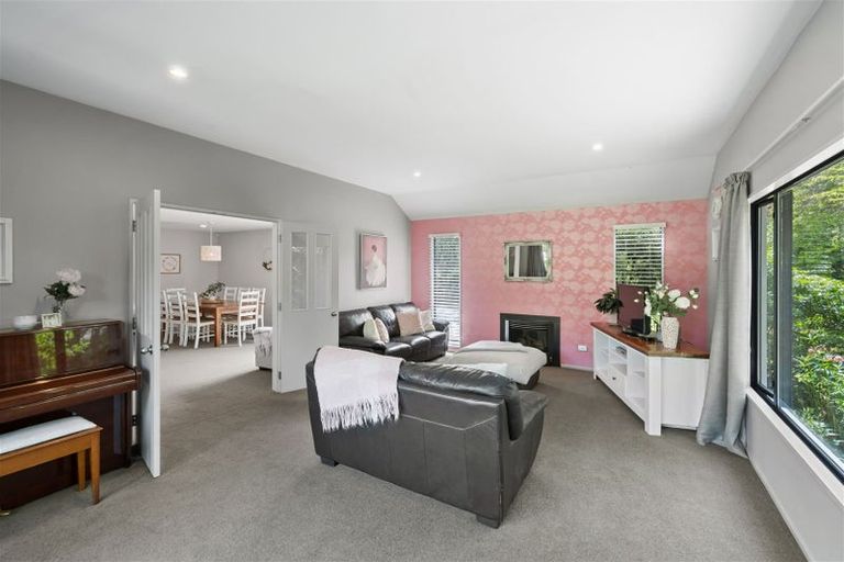 Photo of property in 9 Gwen Place, Redwood, Christchurch, 8051
