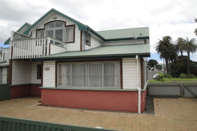 Photo of property in 1 Saint Georges Gate, Whanganui, 4500