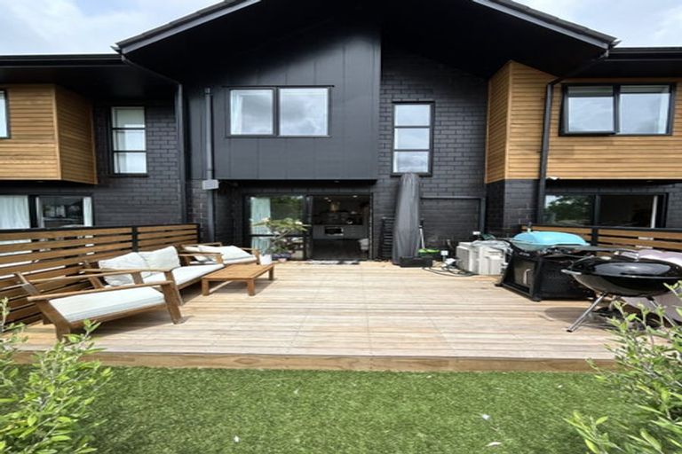 Photo of property in 56 Papatupu Way, Kumeu, 0810