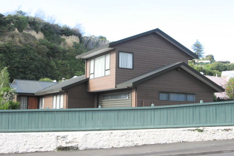 Photo of property in 121 Milton Road, Bluff Hill, Napier, 4110