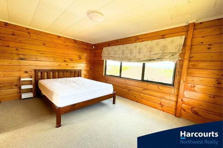 Photo of property in 6a Cambric Place, Botany Downs, Auckland, 2010