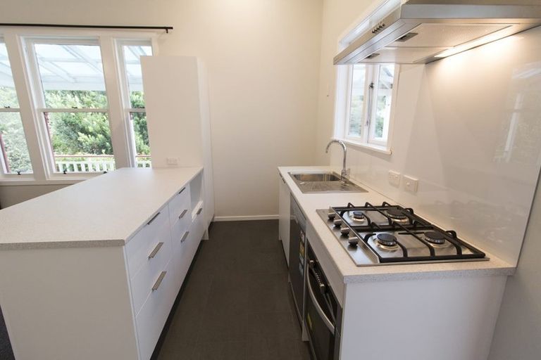 Photo of property in 39 Todman Street, Brooklyn, Wellington, 6021