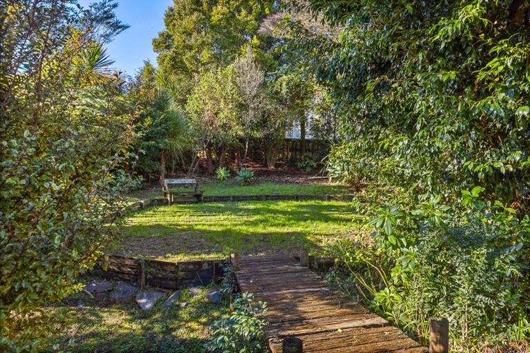 Photo of property in 3/39 Fairmount Road, Titirangi, Auckland, 0604