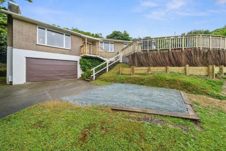 Photo of property in 93 Dowse Drive, Maungaraki, Lower Hutt, 5010