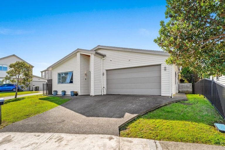 Photo of property in 33 Kaipuke Crescent, Gulf Harbour, Whangaparaoa, 0930