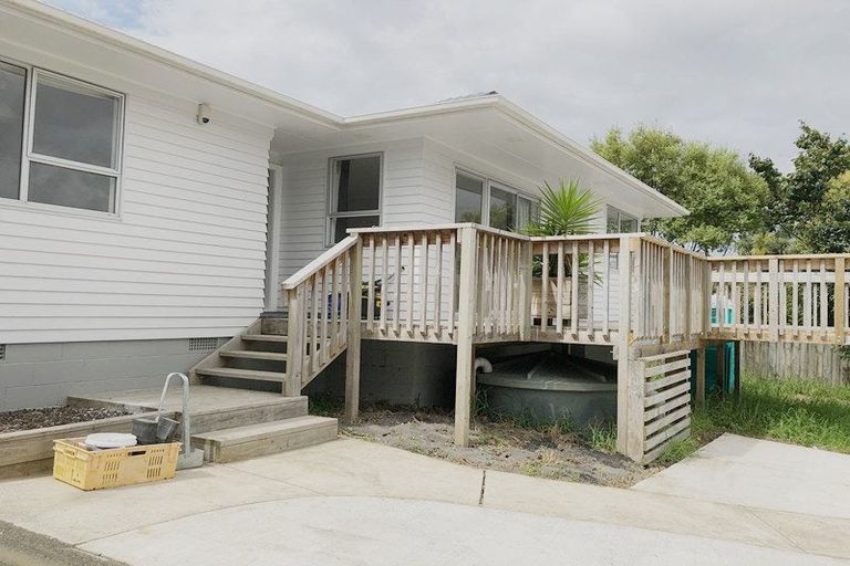 Photo of property in 17 Preston Avenue, Henderson, Auckland, 0610