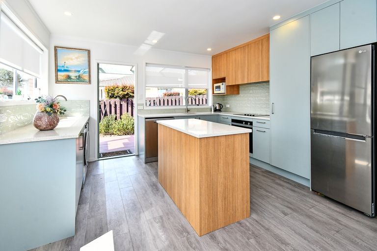 Photo of property in 8a Ashdown Place, Pahurehure, Papakura, 2113