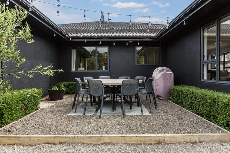 Photo of property in 8 Tararua Close, Aotea, Porirua, 5024