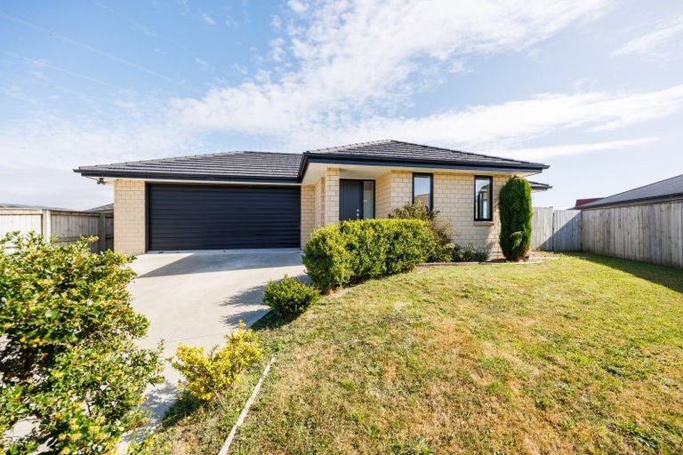 Photo of property in 12 Gibraltar Way, Fitzherbert, Palmerston North, 4410