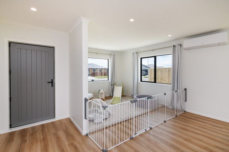 Photo of property in 12 Corsica Court, Fitzherbert, Palmerston North, 4410