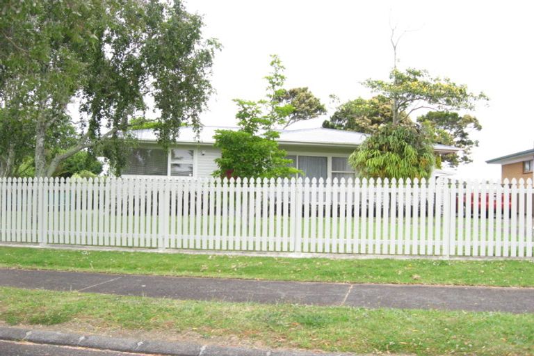 Photo of property in 121 Muir Avenue, Mangere Bridge, Auckland, 2022
