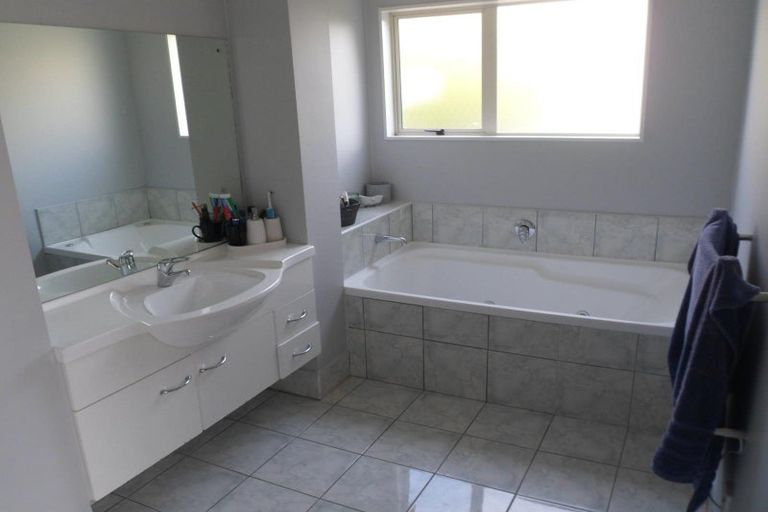 Photo of property in 40 Waverton Terrace, Churton Park, Wellington, 6037