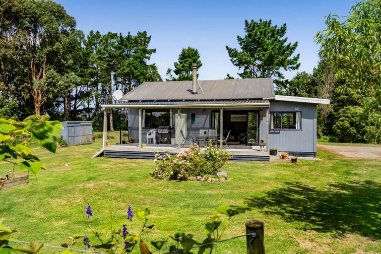 Photo of property in 2952 Eltham Road, Opunake, 4682