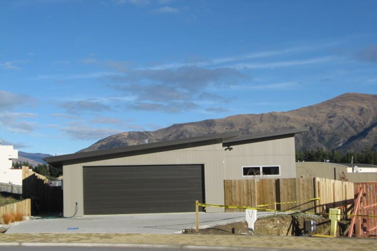 Photo of property in 8 Pearce Place, Wanaka, 9305