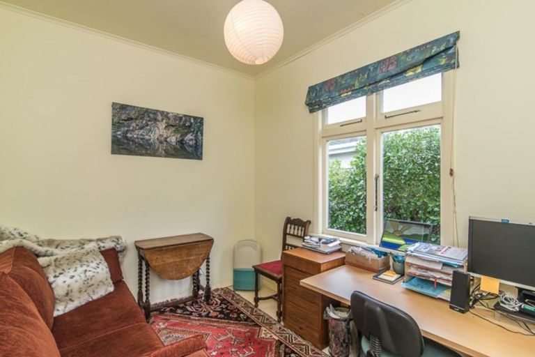 Photo of property in 28 Wellington Road, Paekakariki, 5034